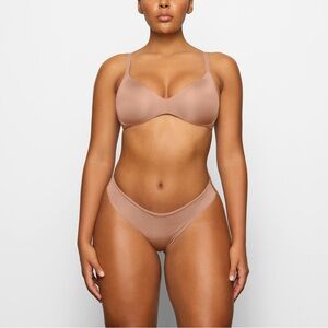 ✨SKIMS WIRELESS FORM T SHIRT BRA IN SIENNA 36C 36D